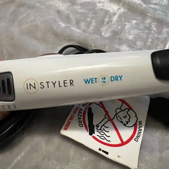 White and Pink Hair Styling Tool - Picture 3 of 15